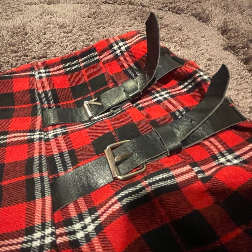 SHEIN Curve Red/Black/White Plaid Skater Skirt with Belt Buckles 3XL - Picture 4 of 6